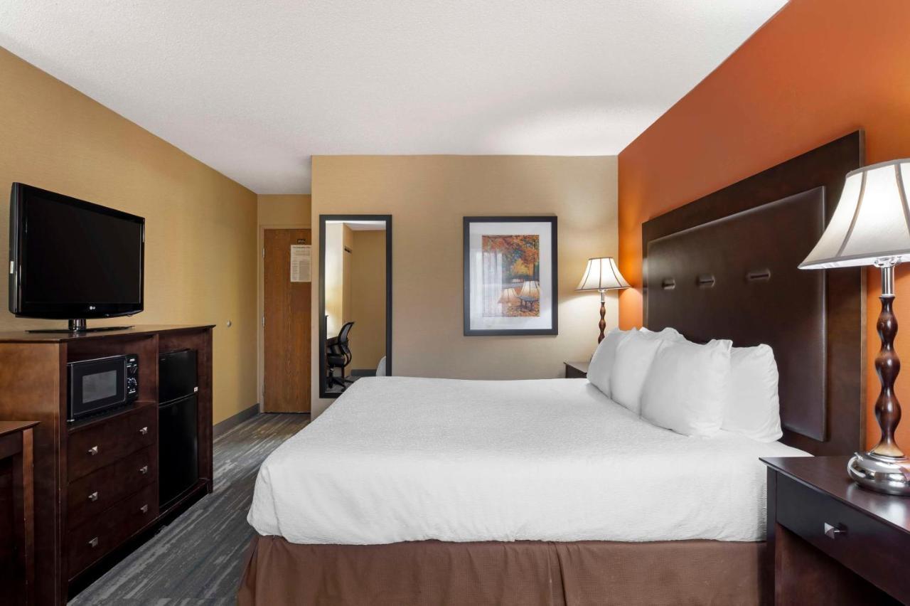 Best Western Plus The Inn At Sharon/Foxboro Exterior photo