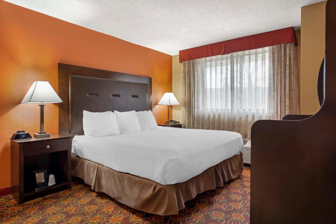 Best Western Plus The Inn At Sharon/Foxboro Exterior photo