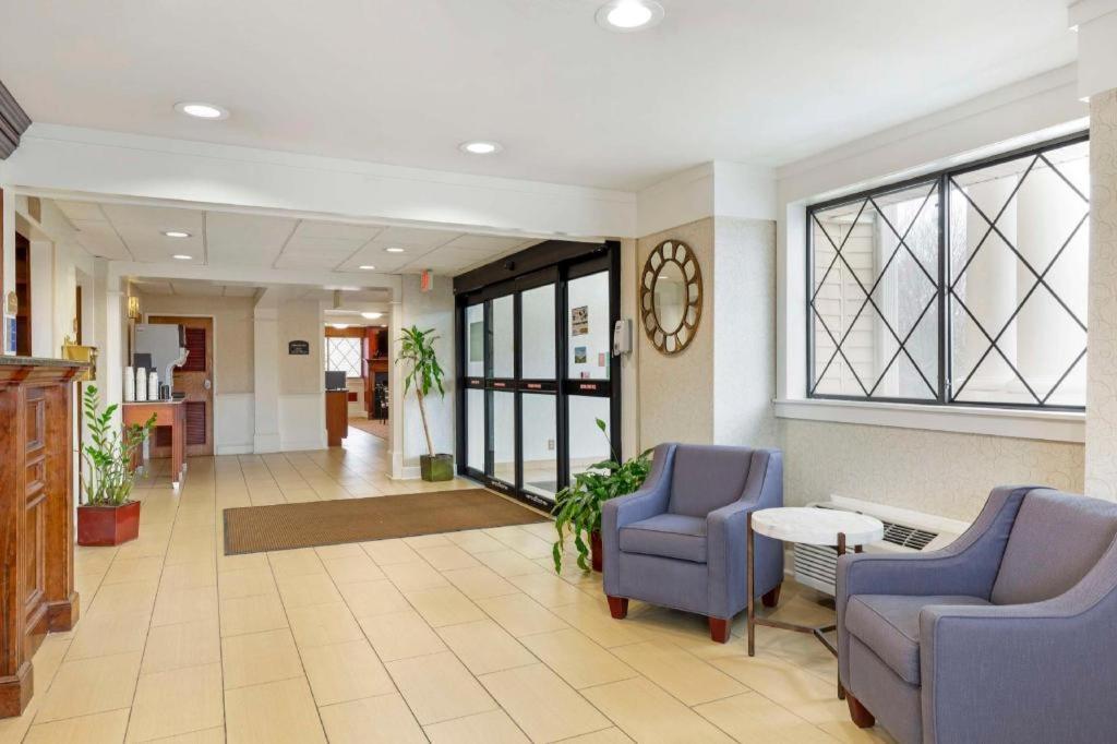 Best Western Plus The Inn At Sharon/Foxboro Exterior photo