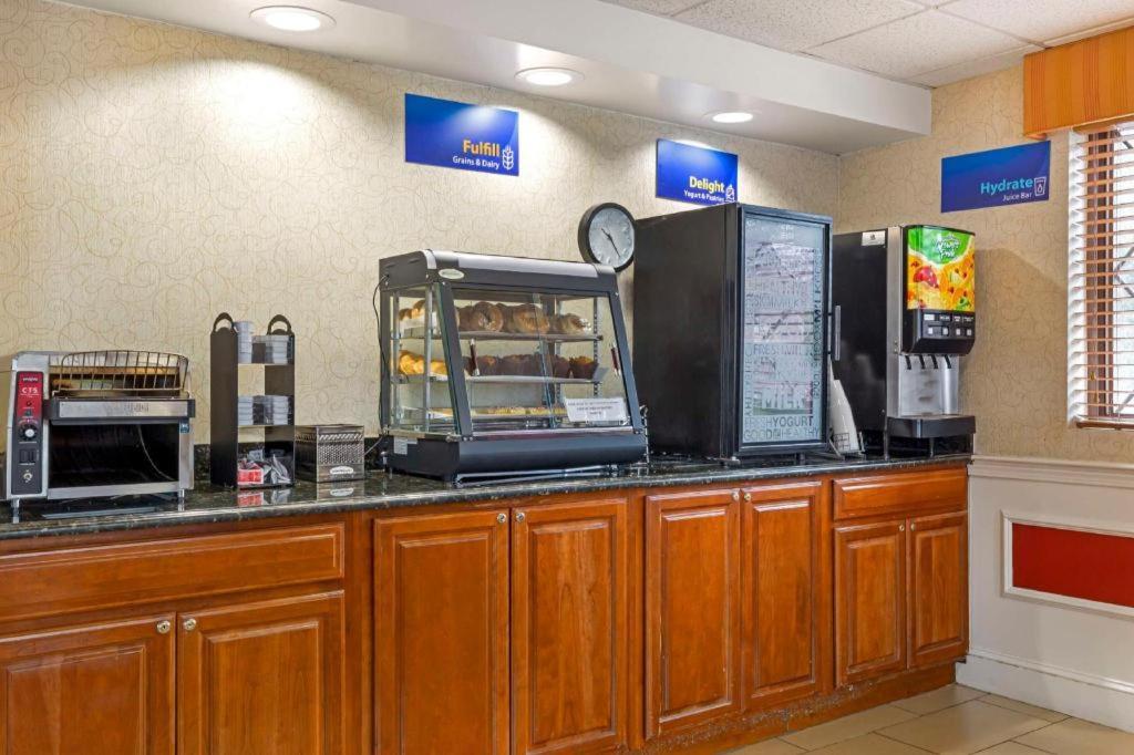 Best Western Plus The Inn At Sharon/Foxboro Exterior photo