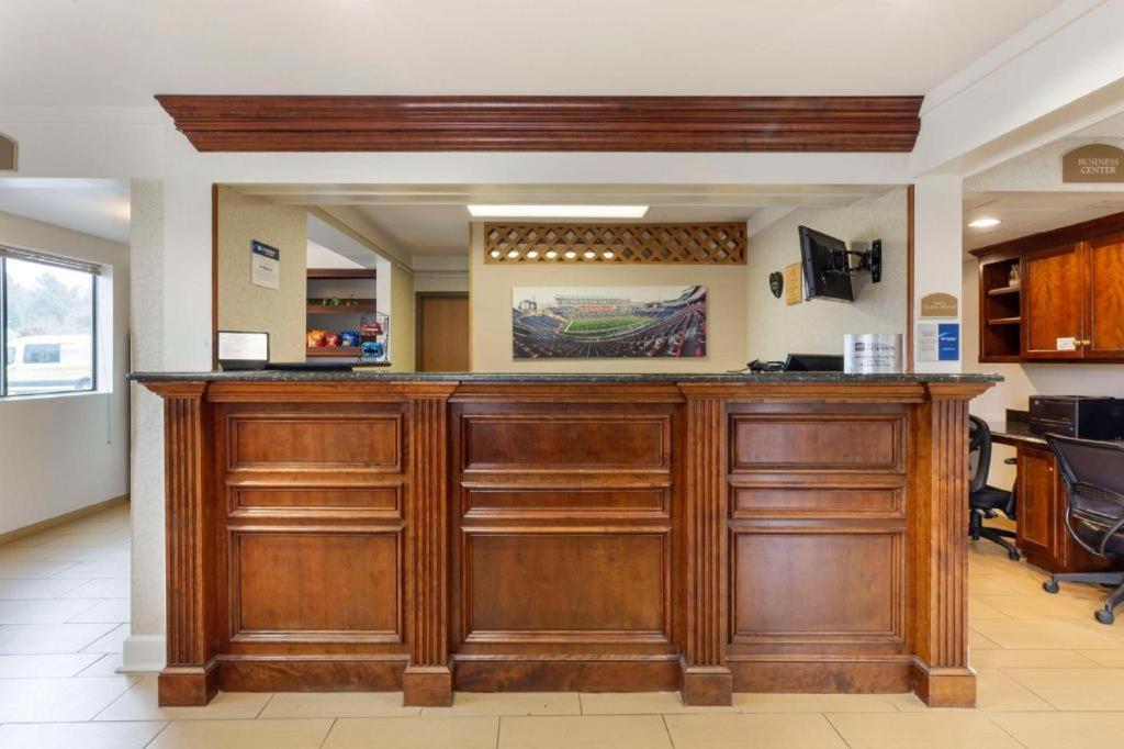Best Western Plus The Inn At Sharon/Foxboro Exterior photo