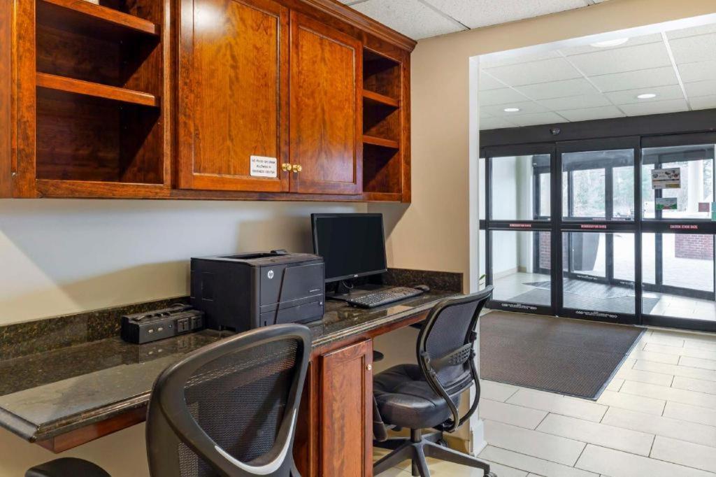 Best Western Plus The Inn At Sharon/Foxboro Exterior photo