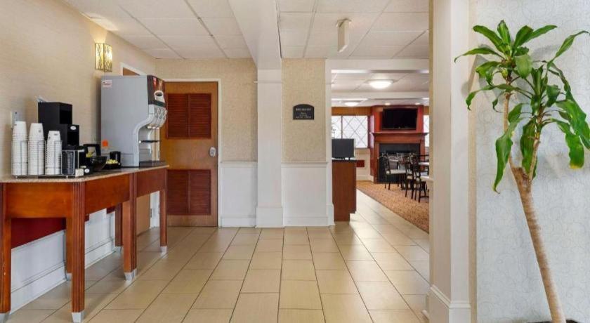 Best Western Plus The Inn At Sharon/Foxboro Exterior photo